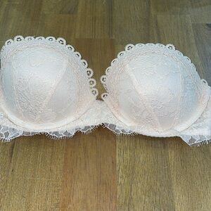 Victoria’s Secret size 32C strapless bra